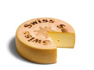 Сыр швейцарский. Фото