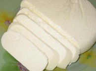 Сыр Моцарелла из цельного молока. Фото