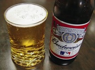 Пиво Budweiser. Фото
